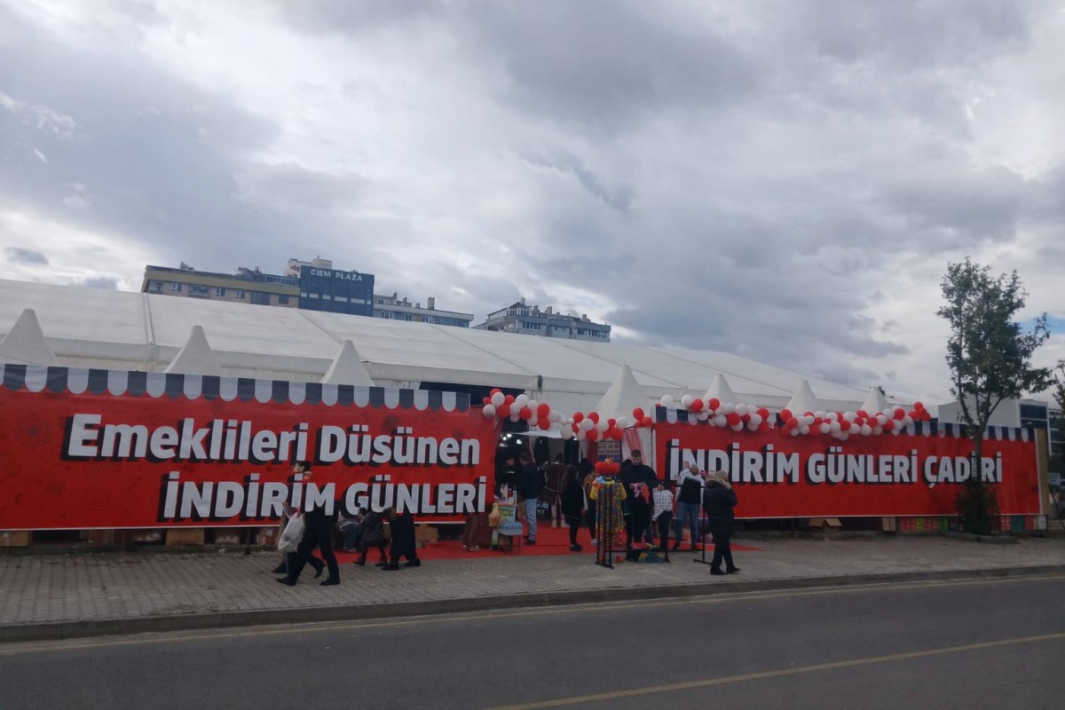 Samsun'da düzenlenen İstanbul indirim günleri çadırı büyük ilgi gördü